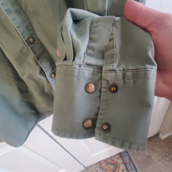 WRANGLER RETRO PREMIUM. MODERN FIT XXL ARMY GREEN SNAP CLOSURE. LONG SLEEVES - Picture 6 of 8